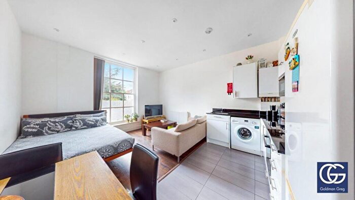 1 Bedroom Apartment To Rent In Sovereign Court, Bounds Green Road, London, N11