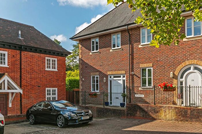 3 Bedroom End Of Terrace House To Rent In Loyd Lindsay Square, Winchester, SO22