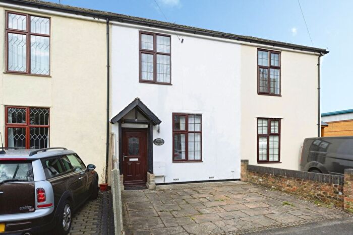3 Bedroom Terraced House For Sale In Oak Road, Leatherhead, Surrey, KT22