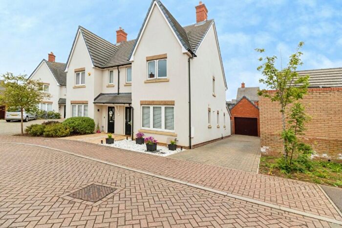 3 Bedroom Semi-Detached House For Sale In Elder Way, MK45