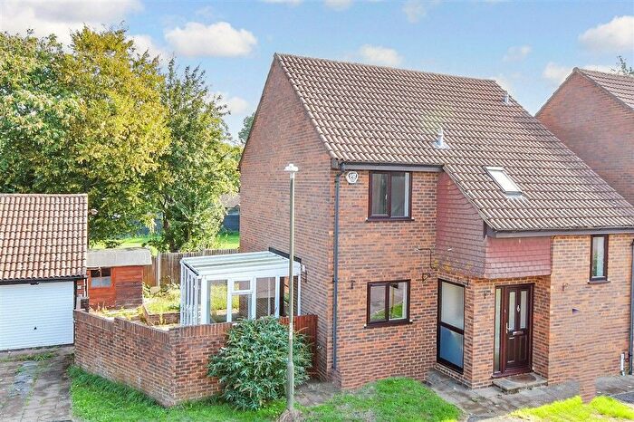 3 Bedroom Detached House For Sale In Bulrush Close, Walderslade, Chatham, Kent, ME5