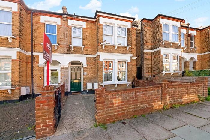 2 Bedroom Apartment For Sale In Queenswood Road, Forest Hill, London, SE23