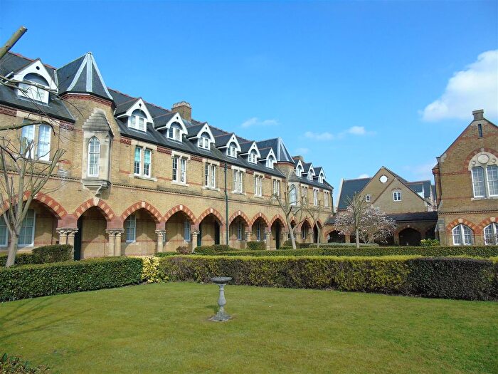 2 Bedroom Flat To Rent In Keele Close, Watford, WD24