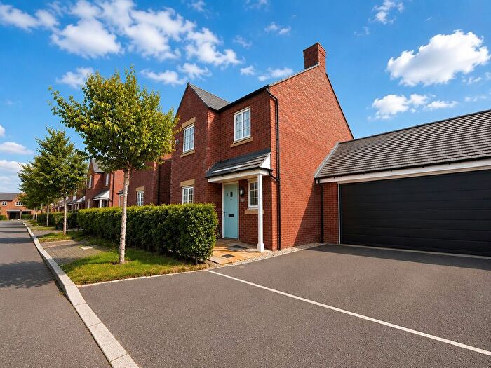 3 Bedroom Property To Rent In Oatlands Drive, Bedford, MK45