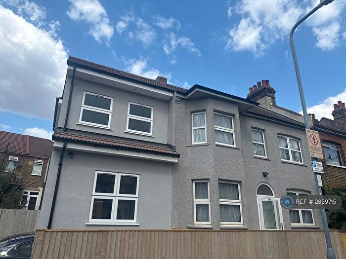 2 Bedroom Flat To Rent In Paget Road, Ilford, IG1