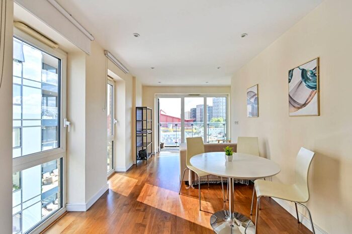 2 Bedroom Flat To Rent In Enterprise Way, Wandsworth Town, London, SW18