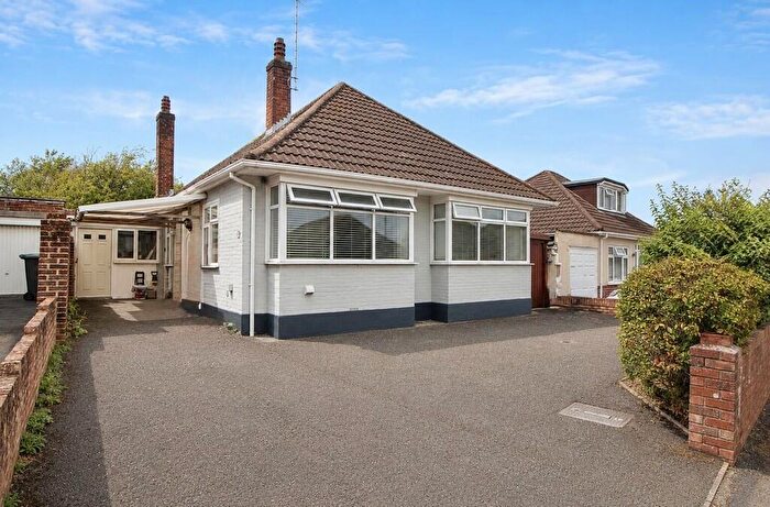 3 Bedroom Detached Bungalow For Sale In Warfield Crescent, Waterlooville, PO7