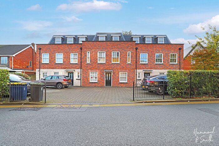 2 Bedroom Flat To Rent In Hemnall Street, Epping, CM16