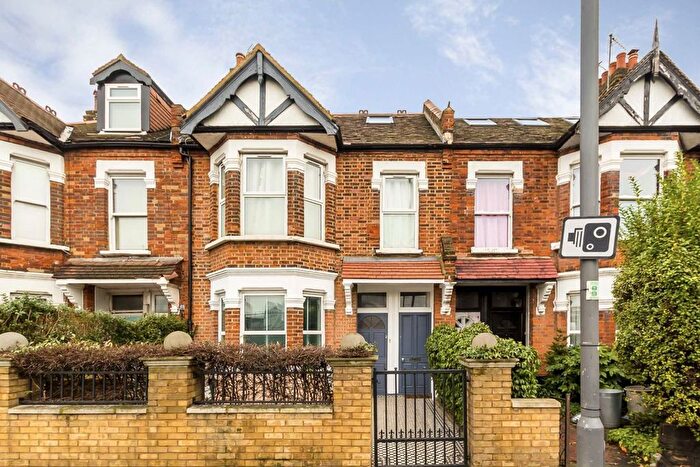 3 Bedroom Flat To Rent In Pavilion Terrace, Wood Lane, London, W12