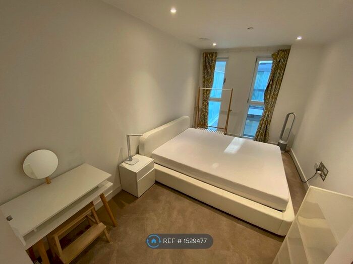 2 Bedroom Flat To Rent In Wandsworth Road, London, SW8