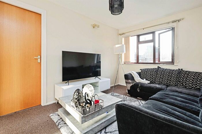 1 Bedroom Flat For Sale In Garratt Close, Oldbury, B68