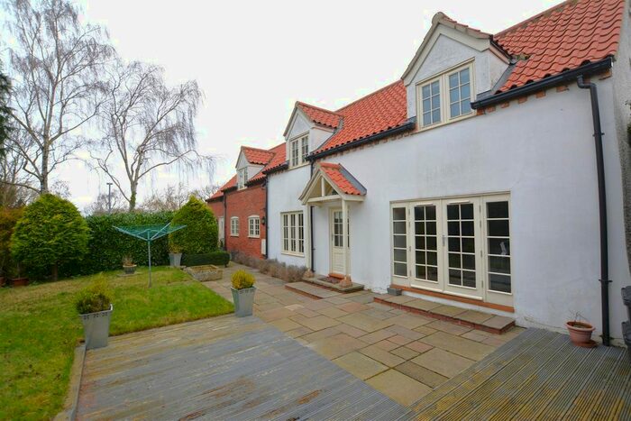 3 Bedroom Cottage For Sale In Low Street, Collingham, Newark, NG23