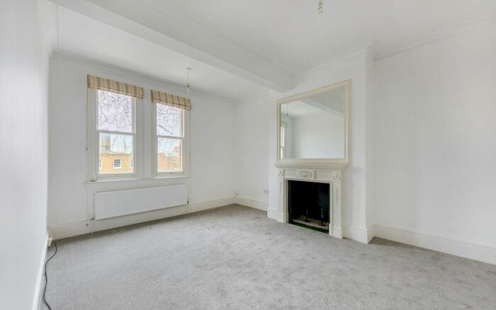 2 Bedroom Flat To Rent In Camberwell Grove, London, SE5