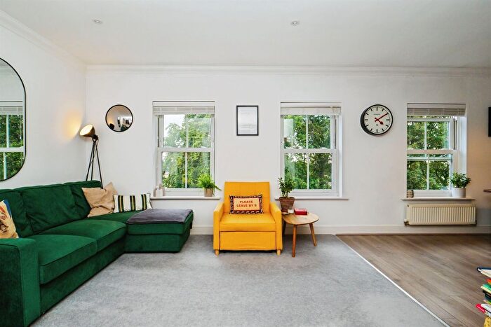 2 Bedroom Flat For Sale In Ainsley Way, Chartham, Canterbury, CT4