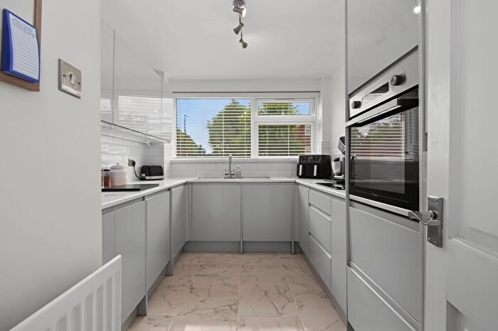 2 Bedroom Flat For Sale In Garrick Close, Coventry, CV5