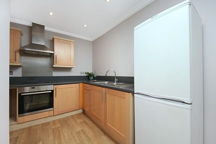 1 Bedroom Flat To Rent In Trentham Court, W3