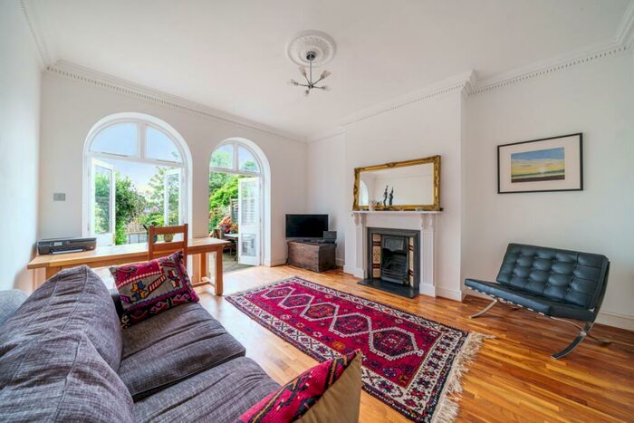2 Bedroom Flat To Rent In Coolhurst Road London, N8
