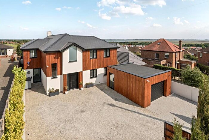 5 Bedroom Detached House For Sale In Beverley Grove, Drayton, PO6
