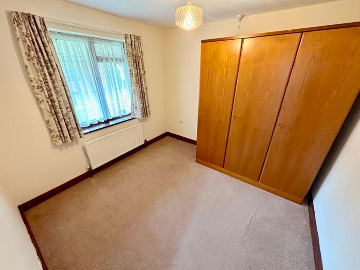 2 Bedroom Semi-Detached Bungalow For Sale In St. Edmunds Court, Grantham, NG31
