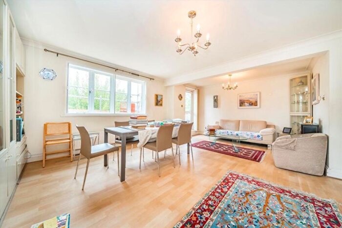 2 Bedroom Flat For Sale In Hendon Lane, Finchley, N3