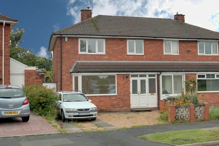 3 Bedroom Semi-Detached House To Rent In Waterhead Drive, Bushbury, Wolverhampton, WV10