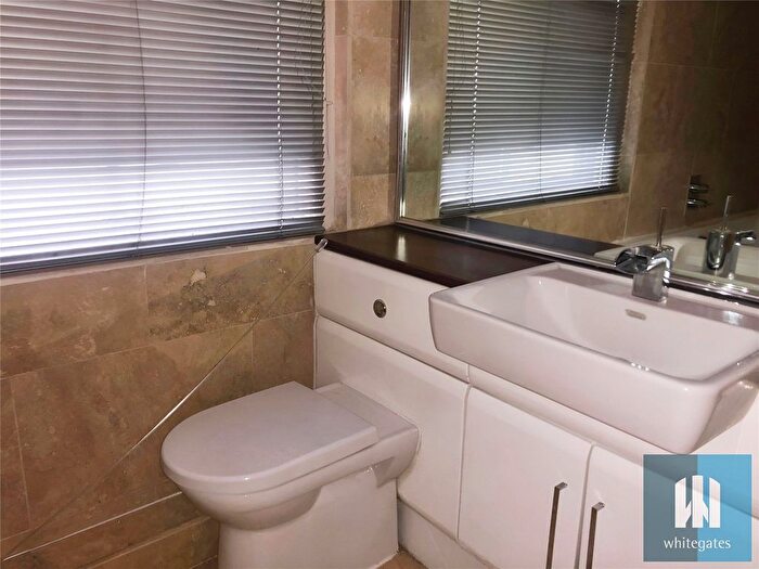 2 Bedroom Flat To Rent In Britannia Buildings, St Peters Street, Huddersfield, HD1