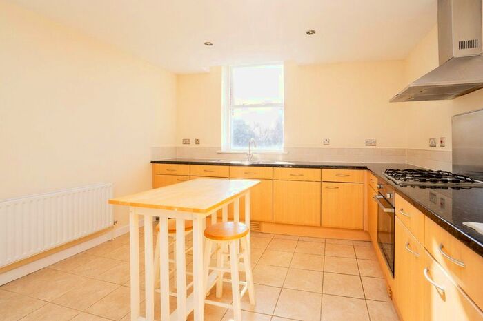 2 Bedroom Flat To Rent In Newsham Drive, Liverpool, Merseyside, L6