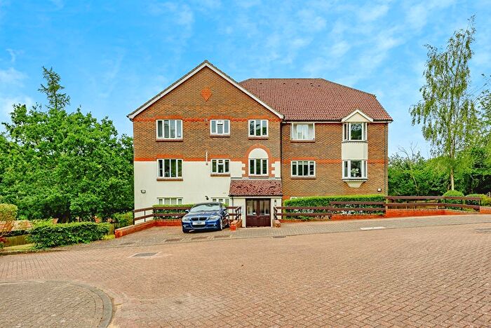 2 Bedroom Flat For Sale In St. Annes Rise, Redhill, RH1