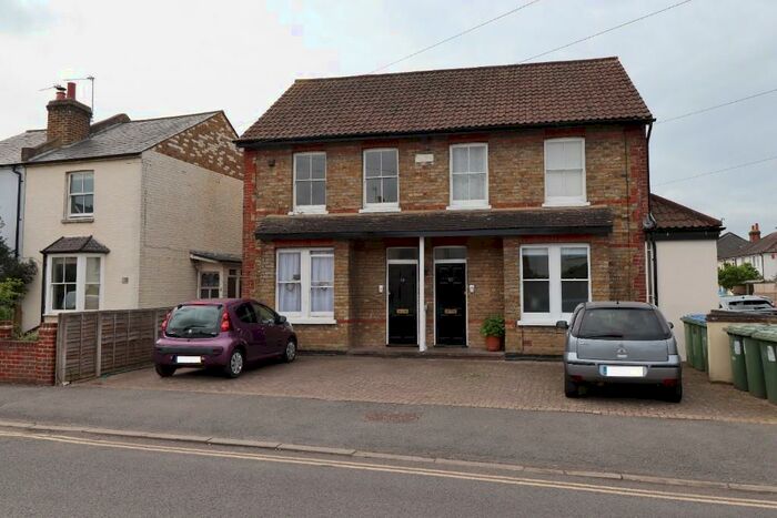 2 Bedroom Flat To Rent In Beauchamp Road, West Molesey, Surrey, KT8