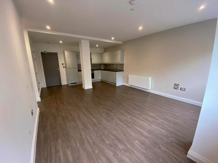 1 Bedroom Flat To Rent In Lichfield Road, Four Oaks, Sutton Coldfield, B74