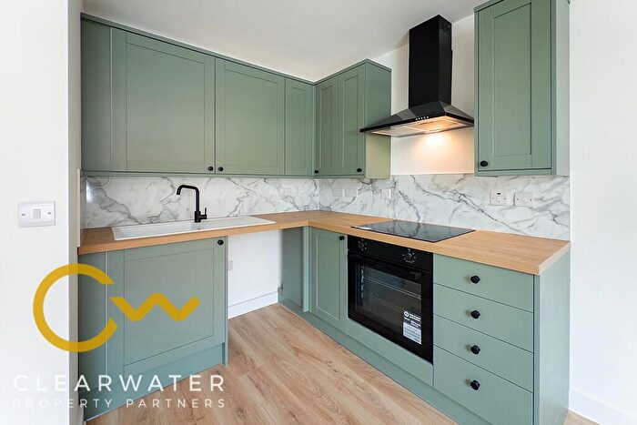 1 Bedroom Flat To Rent In Huddersfield Road, Oldham, OL4