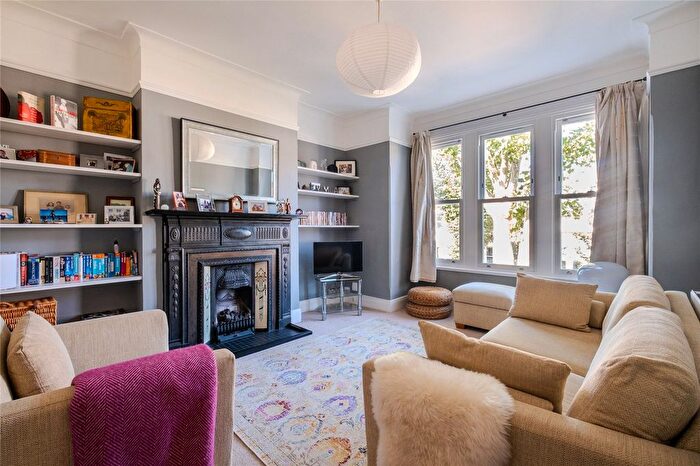 3 Bedroom Maisonette For Sale In Harborough Road, London, SW16