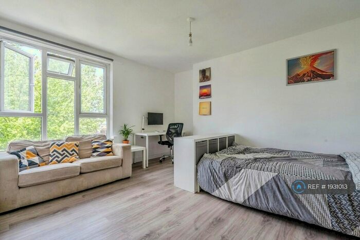 2 Bedroom Flat To Rent In Bletchley Court, London, N1