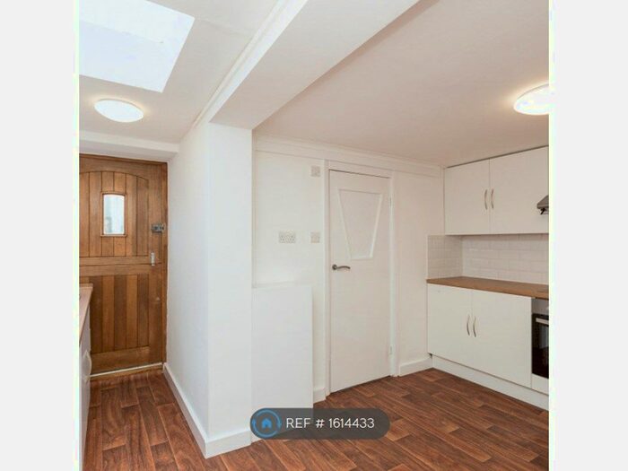 3 Bedroom Terraced House To Rent In Coniston Road, Croydon, CR0