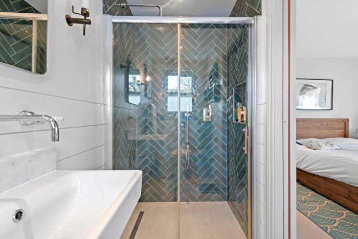 2 Bedroom Flat For Sale In Drakefield Road, SW17