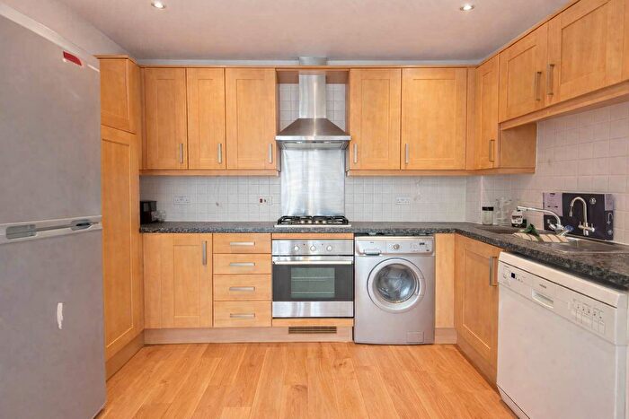 2 Bedroom Flat To Rent In Sundeala Court, Sunbury-On-Thames, TW16