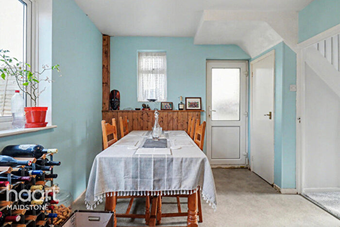 3 Bedroom Semi Detached House For Sale In Middlesex Road, Maidstone, ME15