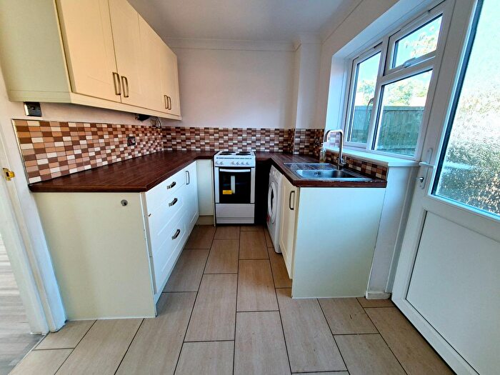 1 Bedroom Flat To Rent In Medoc Close, Basildon, SS13