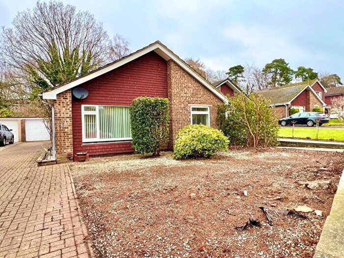 3 Bedroom Detached Bungalow For Sale In Alphington Avenue, Surrey, GU16