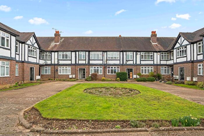 2 Bedroom Apartment For Sale In North Cheam, SM3