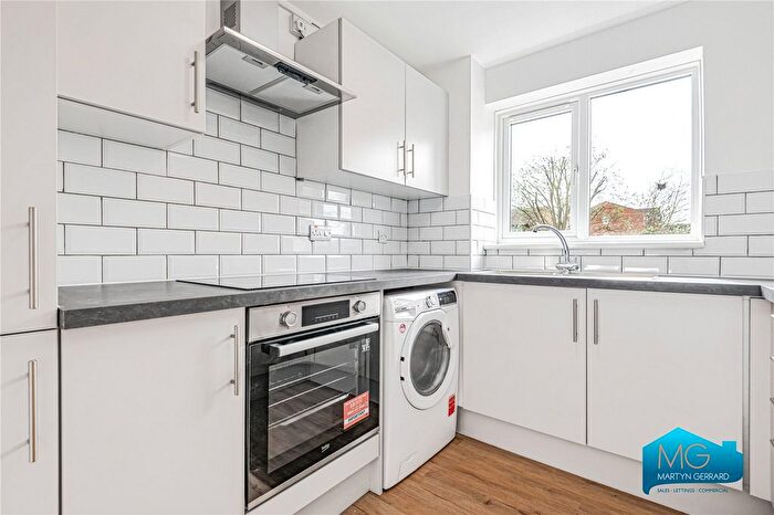 2 Bedroom Flat To Rent In Blackdown Close, East Finchley, London, N2