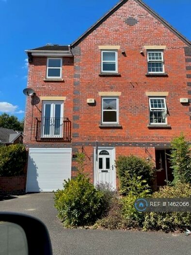 4 Bedroom Semi-Detached House To Rent In Hammond Green, Wellesbourne, Warwick, CV35