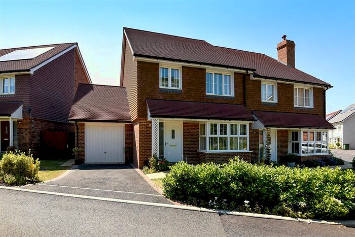 4 Bedroom Semi-Detached House To Rent In Hawthorn Way, Billingshurst, West Sussex, RH14