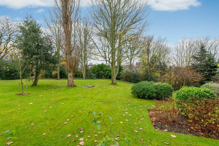 2 Bedroom Flat For Sale In Oak Hill Park, Hampstead, London, NW3