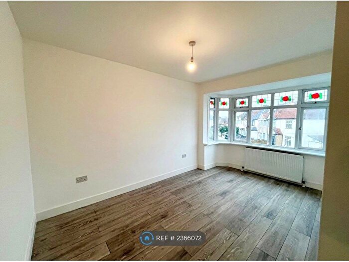 2 Bedroom Flat To Rent In The Sunny Road, Enfield, EN3