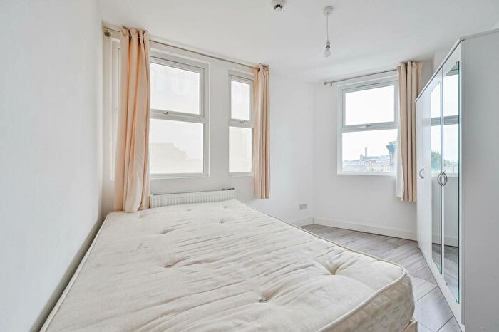 3 Bedroom Flat To Rent In Great Eastern Street, Shoreditch, London, EC2A
