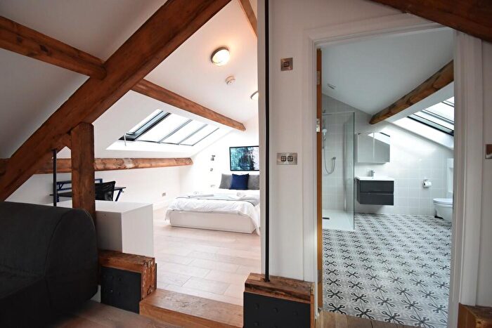 2 Bedroom Apartment To Rent In Kennaway Apartments, Commercial Rd, EX2