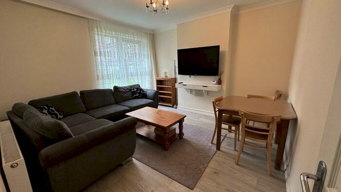 3 Bedroom Flat To Rent In Eastdown House, Amhurst Road, London, E8