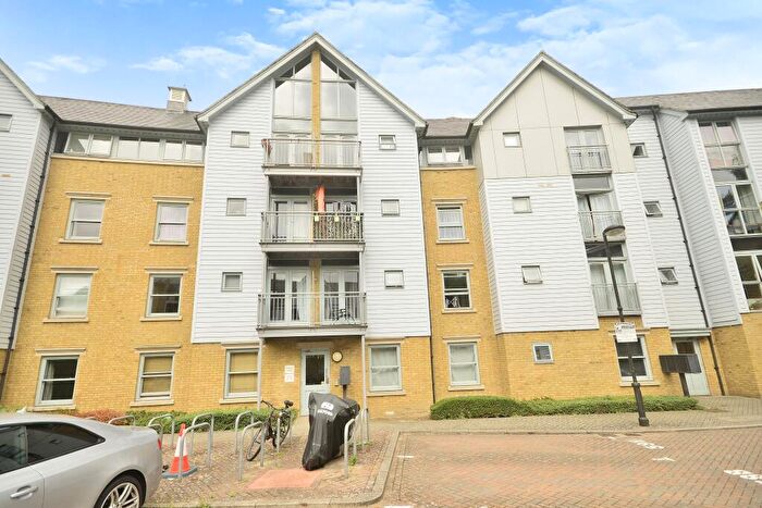 3 Bedroom Flat For Sale In Bingley Court, Canterbury, CT1
