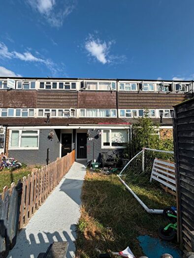 4 Bedroom Property For Sale In Campsie Close, Basingstoke, RG22
